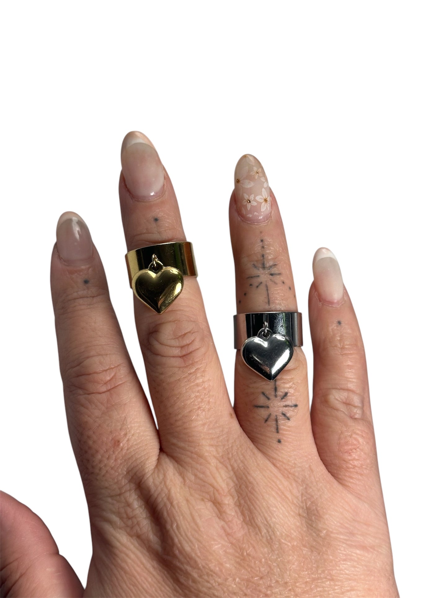 Anello a fascia cuore pendente