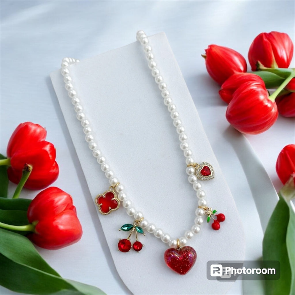 Pearl and pendant necklace