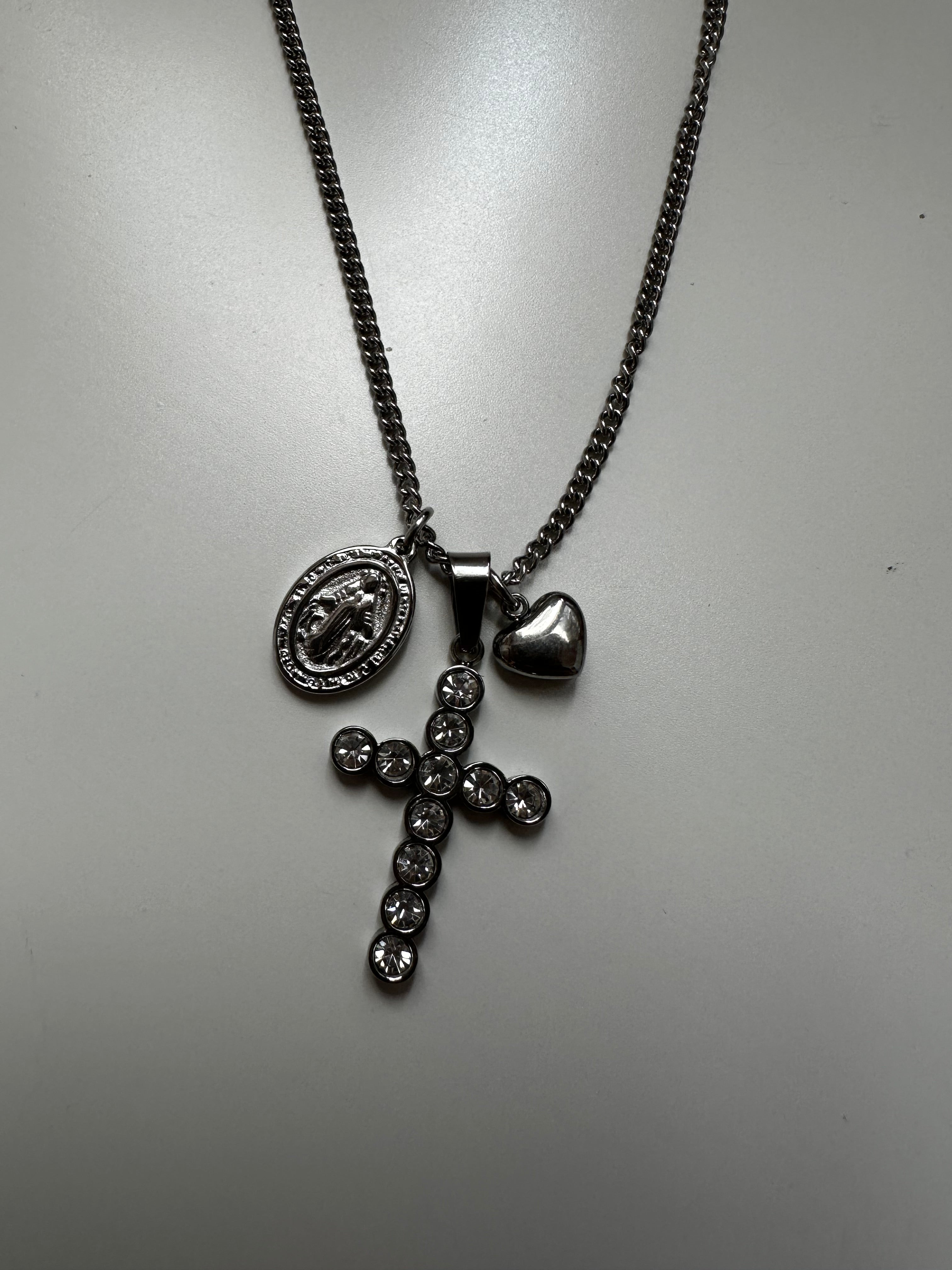 Tris Pendant Necklace