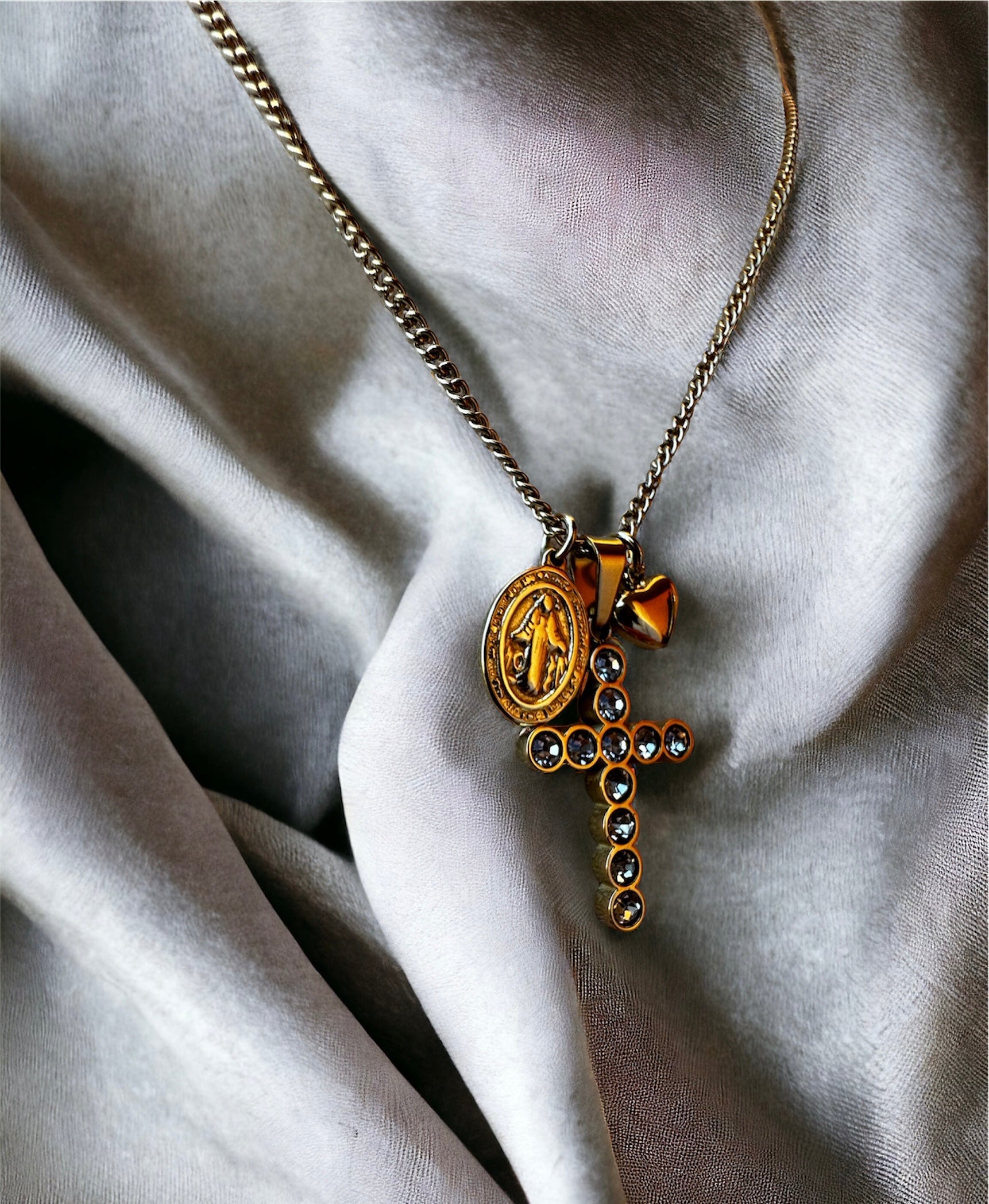 Tris Pendant Necklace