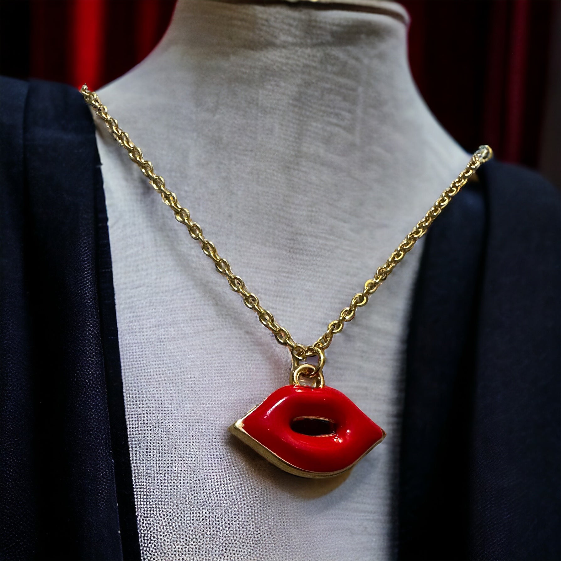Kiss Gold Necklace