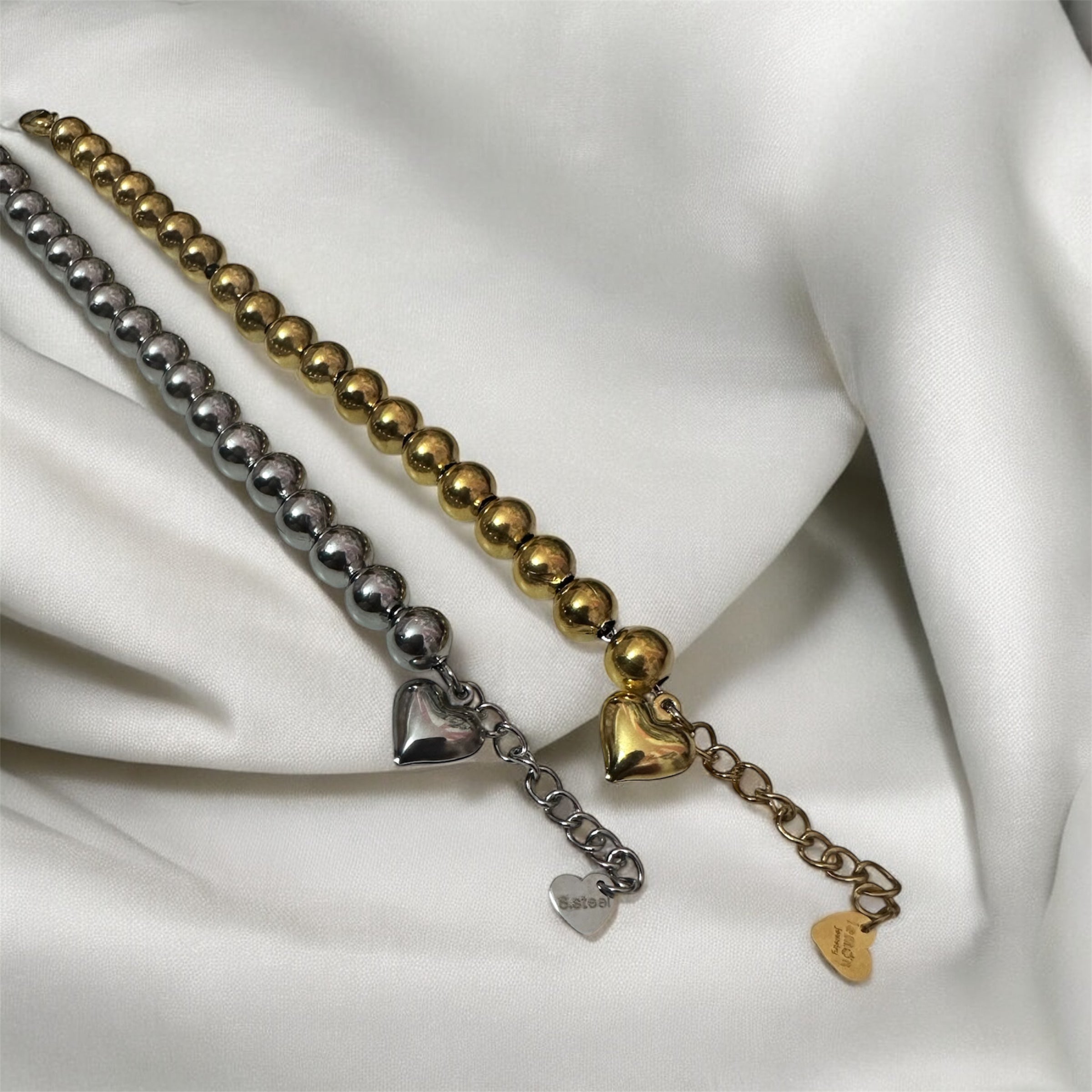 Bracciale sfera 8 mm cuore sonaglio.