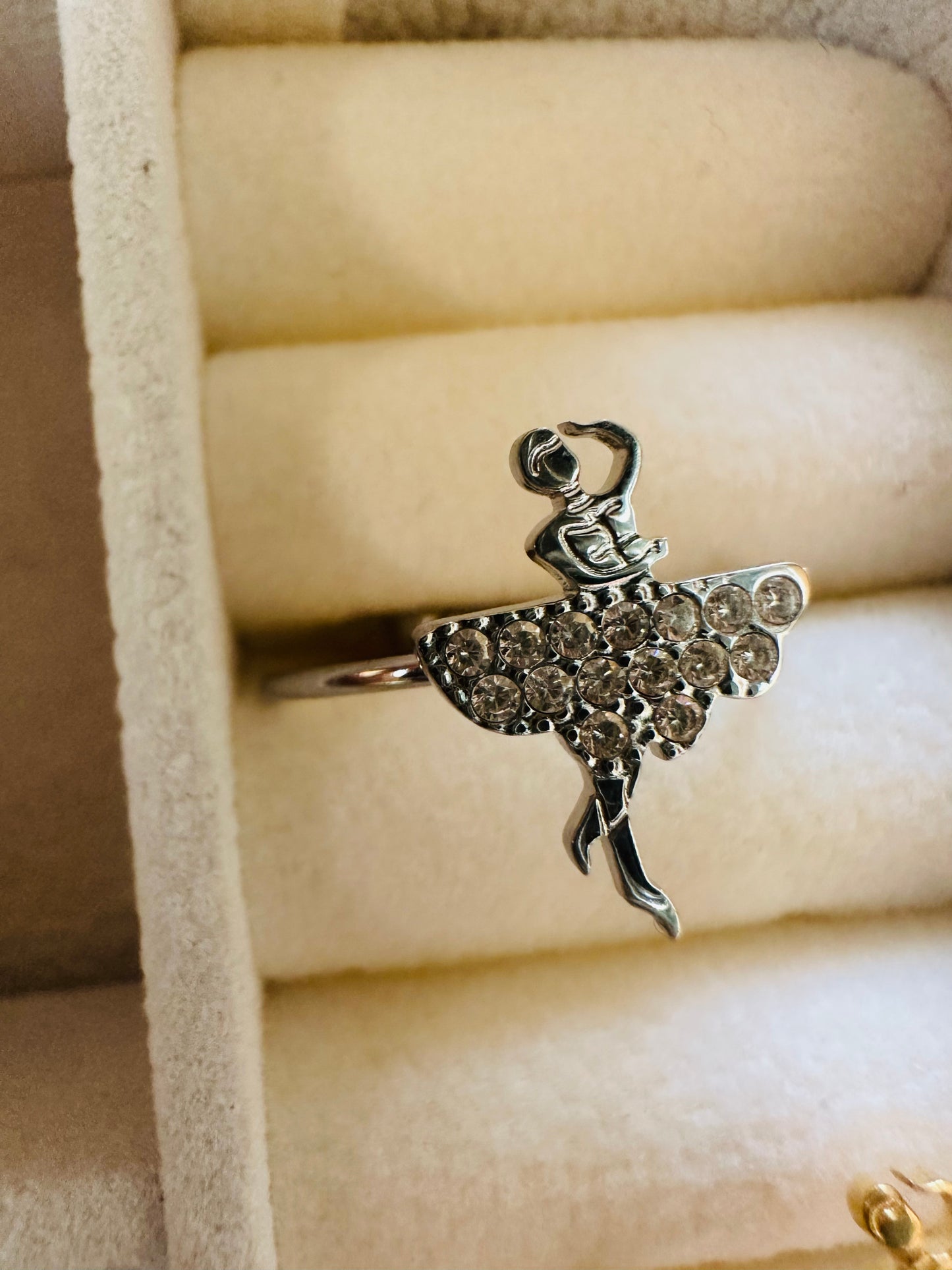 “Ballerina” ring